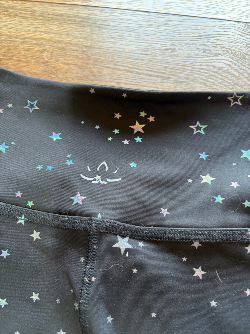 Beyond Yoga Tossed Star High-Waisted Midi Leggings - Picture 7 of 8